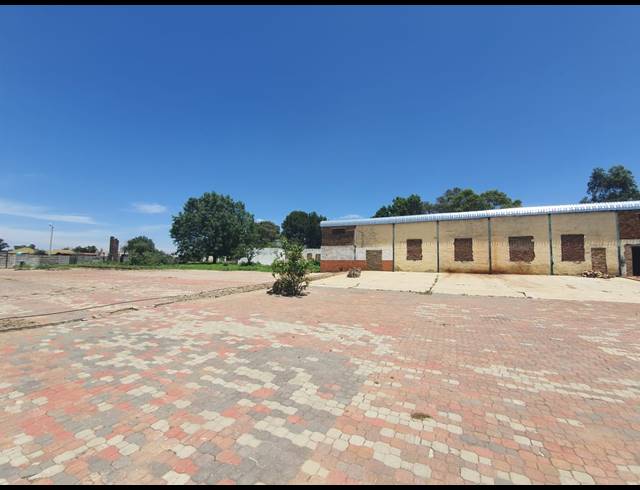 500M² BUILDING TO LET IN WITHOK ESTATE